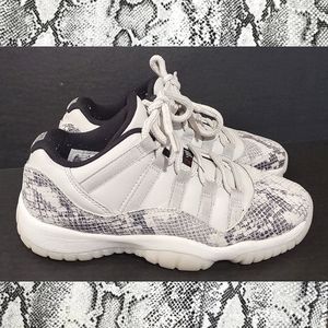 Snakeskin JORDAN 11s Wmns sz7 ( youth sz5)